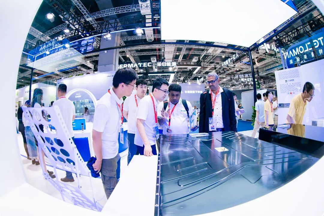 SNEC兰钧新能源“C位”尽享，新品首次登场，重磅签约再加码！