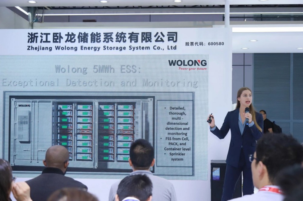 卧龙储能SNEC大放异彩 —— 创新新品揭幕，战略签约仪式，荣耀认证加冕