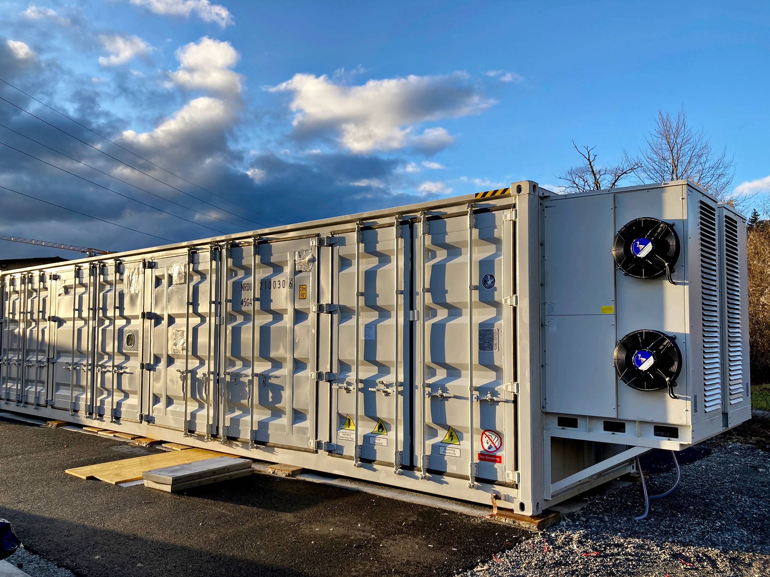 广西灵山县新型储能电站项目全容量并网