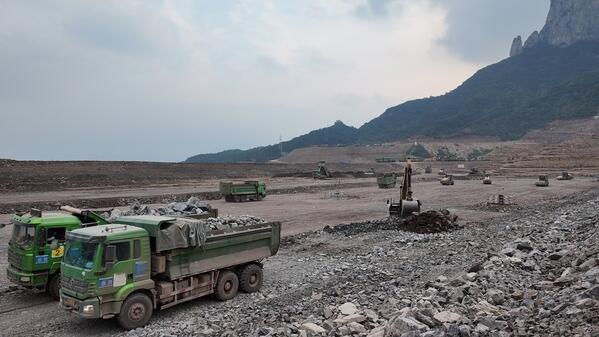河南九峰山抽蓄项目上下库月土石方开挖填筑连续突破百万方