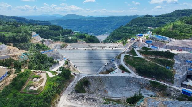 云阳建全抽水蓄能电站上水库大坝填筑全面到顶