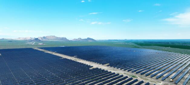 新疆精河光热储能新能源一体化项目并网发电