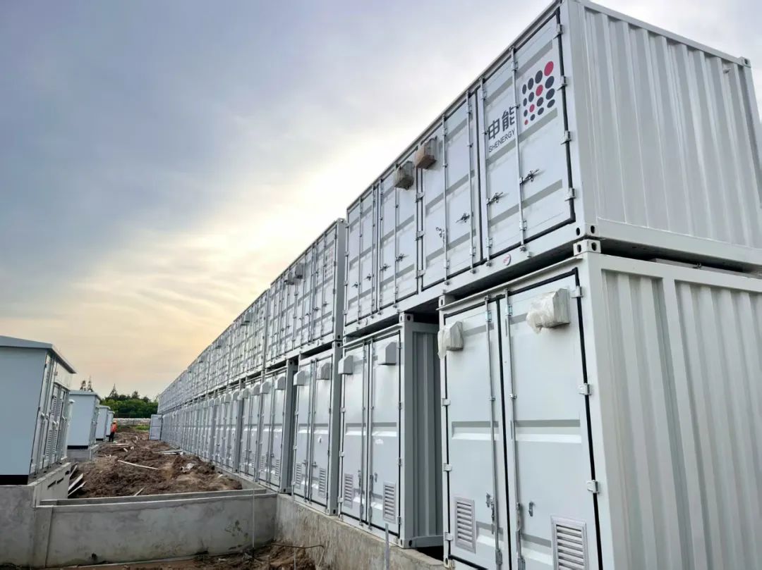 上海奉贤星火10MW/40MWh全钒液流储能项目设备进行现场安装
