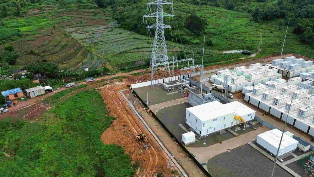 云南首个电网侧大型全钒液流长时储能示范工程并网投运