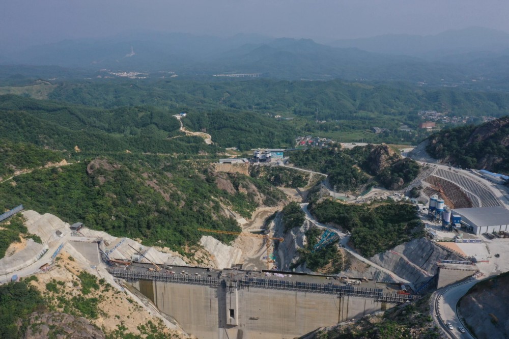 河南鲁山抽水蓄能电站下水库大坝顺利蓄水