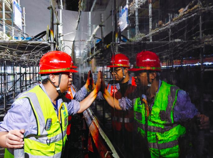 两河口混合式抽水蓄能电站岩壁吊车梁浇筑完成