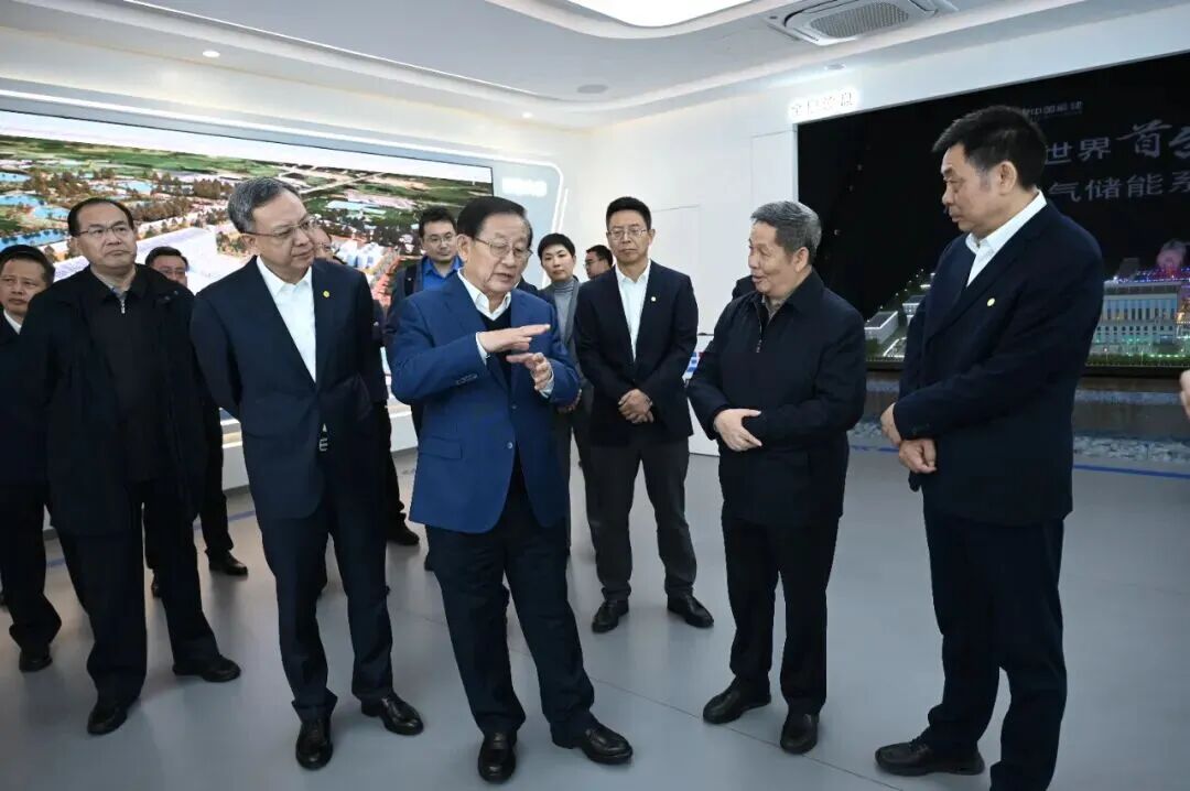 万钢到中国能建湖北应城压缩空气储能项目调研