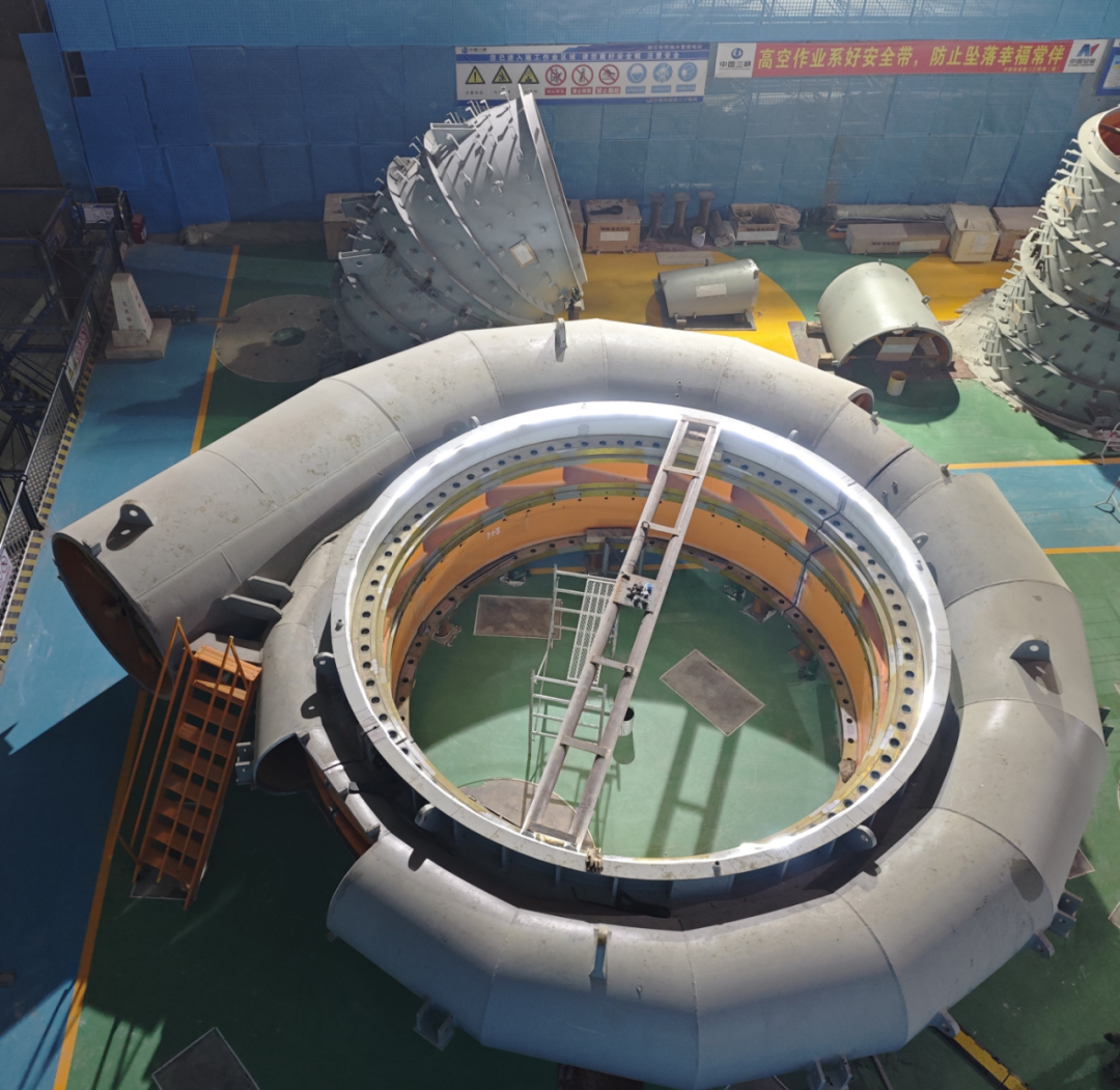 浙江松阳抽水蓄能电站1号机组座环蜗壳启动焊接作业