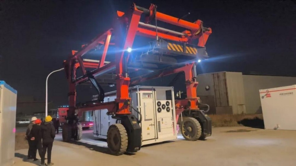 电工时代内蒙古巴林左旗大型储能项目电池舱顺利发运