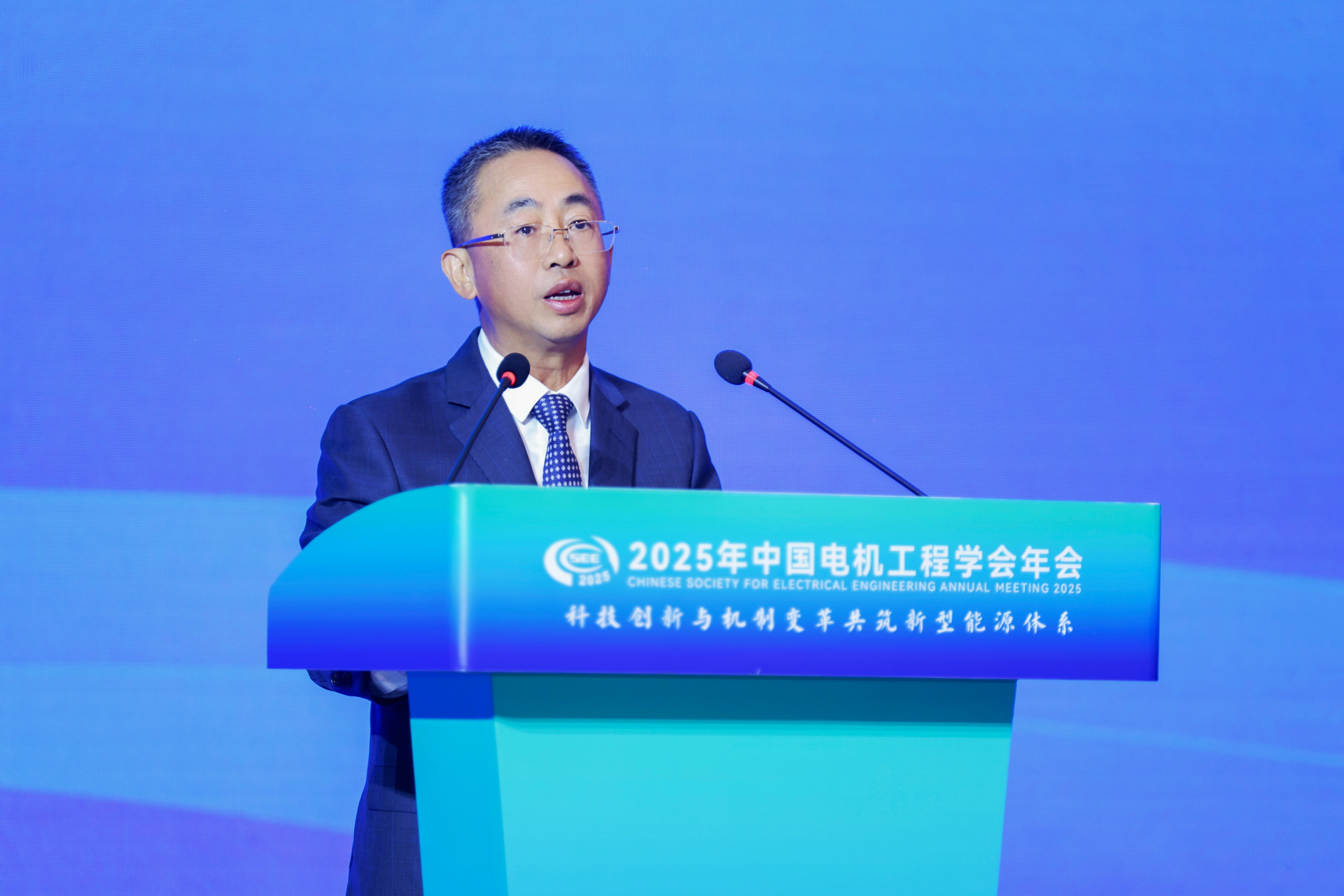 华为侯金龙：全场景构网，光风储协同，推动新能源成为主力电源