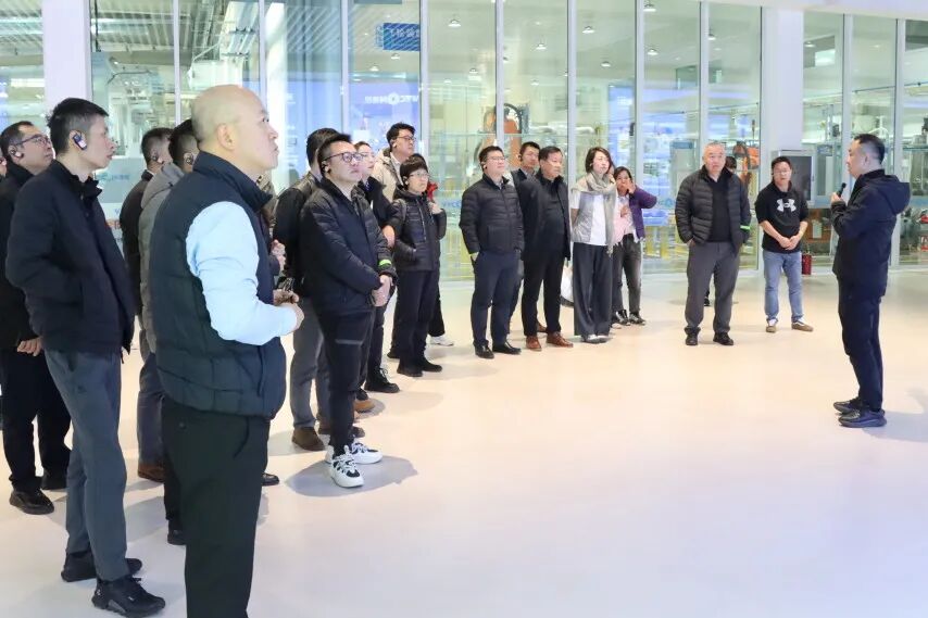 强强联合 共赴零碳未来 | 施耐德电气与微控飞轮共议数字能源合作新路径